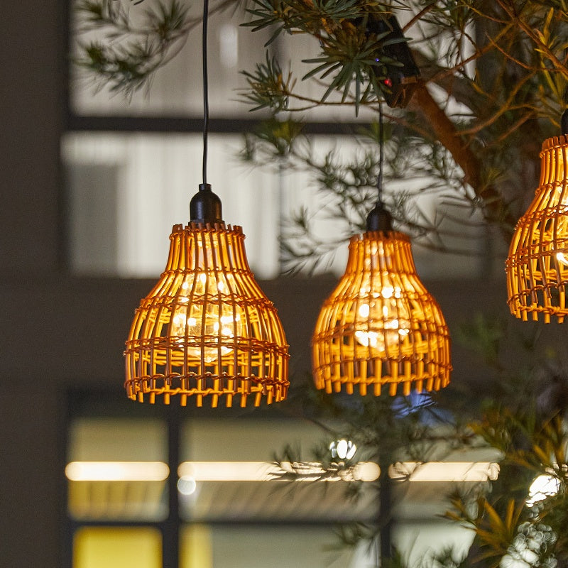 Lámpara de techo de caña de bambú con energía solar - Lámpara colgante de caña de bambú hecha a mano con bombillas LED de bajo consumo, sensor de luz y batería de níquel, montaje semienterrado para isla de cocina, comedor, sala de estar, dormitorio, lámp