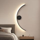 1 pieza de moderno reloj de pared de metal, lámpara de pared de media luna LED, reloj de pared mate negro, muy adecuado para dormitorio, sala de estar, pasillo, escaleras, hotel, restaurante, decoración.