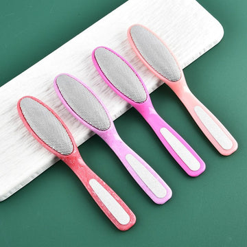 Removedor Manual & Amoladora para Pies/Manos - Cepillo Exfoliante de Doble Propósito con Mango Rosa, Sin Necesidad de Electricidad - Pedicura, Manicura, Uso en Casa o Salón - Herramienta Duradera para el Cuidado del Pie y Eliminación de Cutículas Muertas