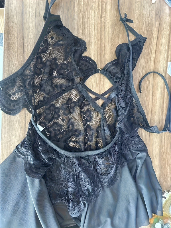 Body sexy rojo de encaje con tirantes al cuello, vestido mini sin espalda con corte tanga, diseño floral y detalles fruncidos para citas o conquista