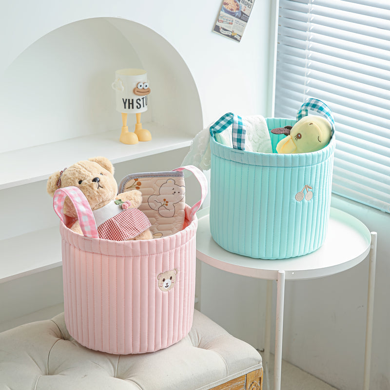 Bolsa de almacenamiento de juguetes acolchada beige con parche de oso - Poliéster duradero, múltiples compartimentos para almacenamiento organizado, ideal para pañales, ropa y accesorios, bolsa de pañales | Textura acolchada | Bolsa estructurada