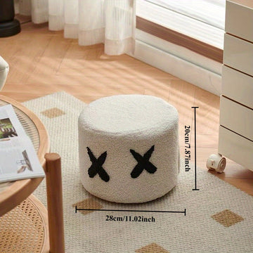 Un taburete redondo de madera maciza removible y lavable, un pequeño taburete para uso doméstico, un taburete creativo con cara feliz en piel de cordero para cambiar zapatos