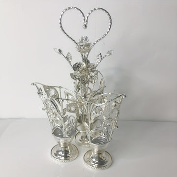 Un soporte de cocina de metal - un soporte para cuchillos, tenedores y palillos, un cajón de almacenamiento para cucharas y tenedores, un soporte de drenaje multifuncional para vajilla, adecuado para uso doméstico.