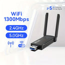 Adaptador de red inalámbrico USB de 1300Mbps para computadoras de escritorio, con una antena de doble banda de alta ganancia integrada para 5G/2.4G. Este adaptador inalámbrico viene con controladores y es compatible con Windows 10/11/8.1/7, habilitando i