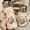 Una taza de aspirador de estilo y elegancia vintage, hecha de material duradero, con tapa y diseño portátil, perfecta para uso en casa o en la oficina, ideal como regalo de vacaciones o regalo de cumpleaños.