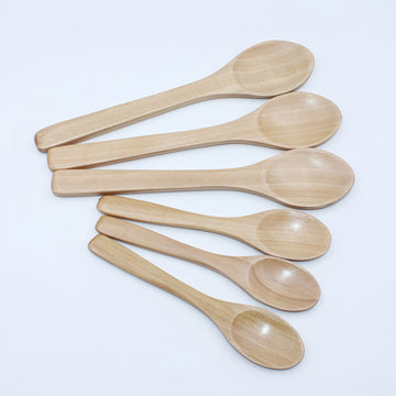 Utiliza esta cuchara de madera maciza hecha a mano que es reutilizable y fácil de limpiar para mezclar en casa, como espátula para postres, pala para miel o pala para helado