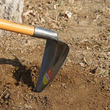 1 pieza de herramienta de jardinería de acero de manganeso de alta resistencia, pico triangular, mango ergonómico negro, ideal para jardinería, plantación y uso agrícola, diseño robusto, construcción duradera.
