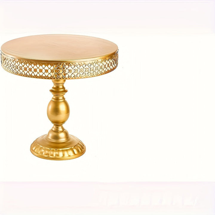 Estante para postres en una tienda de cocina para el hogar, mostrando varias estanterías de productos.