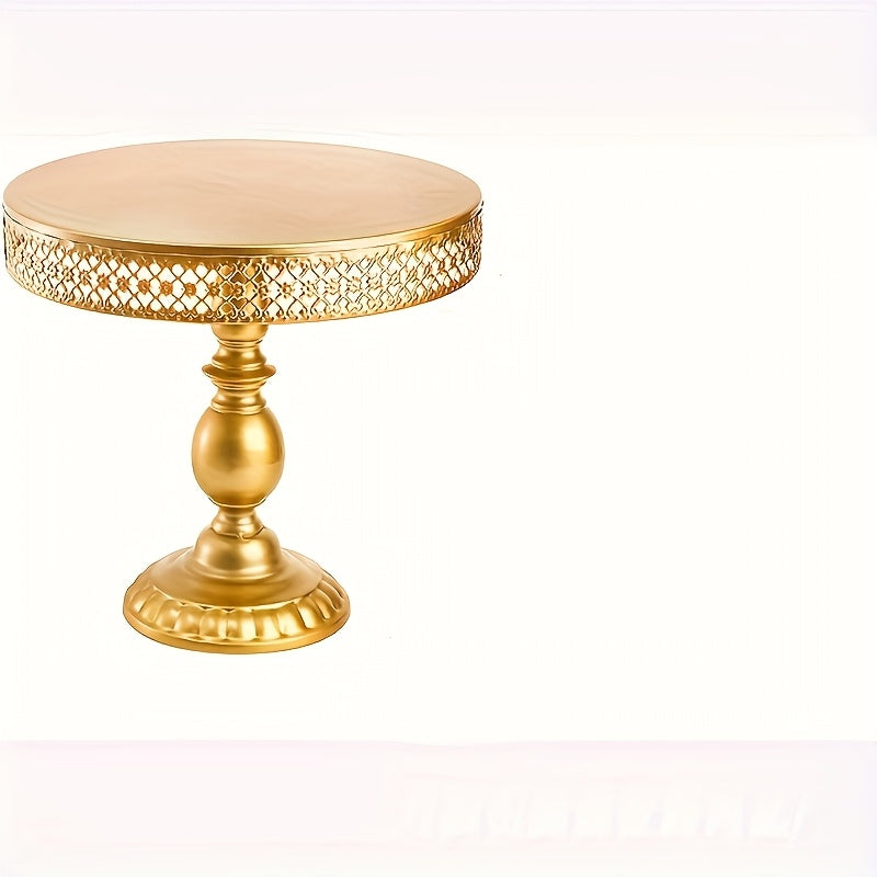 Estante para postres en una tienda de cocina para el hogar, mostrando varias estanterías de productos.