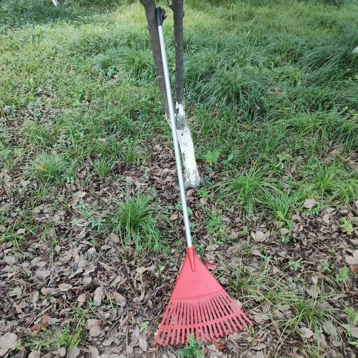 Rastrillo de jardín de plástico de 20 dientes - Hojas duraderas de metal y plástico, no necesita electricidad para césped, maleza, hojas y limpieza de jardín - Mango ergonómico para uso profesional y doméstico, herramientas de jardín, diseño de hoja efic
