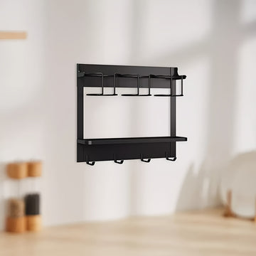 El portavasos multifuncional Stanley puede sostener tres tazas y cuenta con ganchos - Ideal para el almacenamiento en cocinas y comedores.