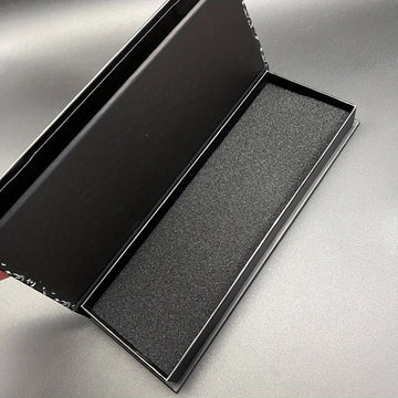 Estuche de exhibición de espada negra de lujo - 10,6" (26,49 cm) caja de almacenamiento de armas antiguas con diseño ornamentado, caja de regalo de cartón duro para cumpleaños, Navidad, Halloween y fiestas, regalo coleccionable, ideal para Navidad