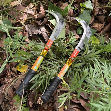 2 en 1 Cuchillo de Acero al Carbono y Guadaña para Cortar Hierba - Herramienta Manual Resistente para Agricultura, Jardinería y Cuidado del Césped - Mangos Ergonómicos, Sin Necesidad de Electricidad