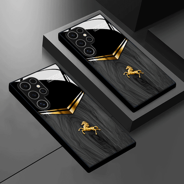 Funda de vidrio versátil con diseño de caballo dorado en relieve para Samsung Galaxy S25/S25 Plus/S25 Ultra/S24/S24 FE/S24 Plus/S24 Ultra/S23+/S23 Ultra/S22+/S22 Ultra/S20+/S20 FE/S20 Ultra/A13/A14/A16/A32/A33/A34/A53/A54/A72/A73 5G - Estilo premium