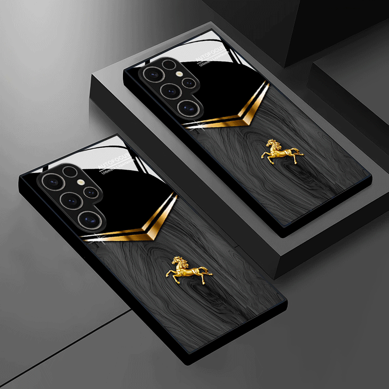 Funda de vidrio versátil con diseño de caballo dorado en relieve para Samsung Galaxy S25/S25 Plus/S25 Ultra/S24/S24 FE/S24 Plus/S24 Ultra/S23+/S23 Ultra/S22+/S22 Ultra/S20+/S20 FE/S20 Ultra/A13/A14/A16/A32/A33/A34/A53/A54/A72/A73 5G - Estilo premium