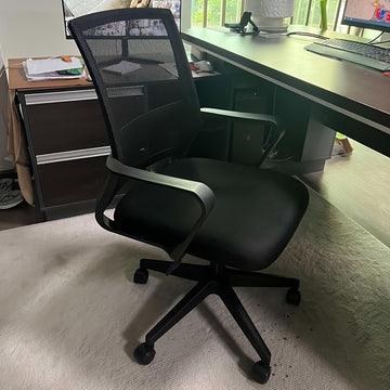 Silla de Juegos Ergonómica con Apoyabrazos Ajustables, Estructura de Metal y Base de Madera Dura - Perfecta para Oficina y Estudio
