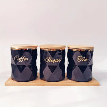 Juego de 3 Tarros Cerámicos con Borde Dorado y Etiquetas Grabadas, Bandeja de Madera - Almacenamiento Elegante para Azúcar, Café, Té - Ideal para Oficina y Cocina