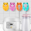 4-Pack Soporte de tira de poder de oso de dibujos animados montado en la pared, fuerte organizador de cable adhesivo, fácil instalación de almacenamiento de enchufe de salida de cocina, ganchos prácticos, estilo de moda, material de plástico, ganchos de