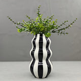 Jarrón de cerámica rústica con rayas, diseño asimétrico en forma de calabaza abstracta, en blanco y negro, decoración para sala, estante o estilo granja, regalo para el Día de la Madre