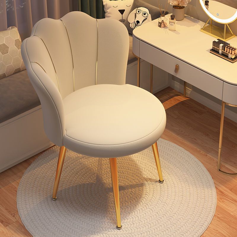 Silla de comedor nórdica ergonómica con marco de metal dorado - Forro negro, cómoda para oficina y juegos, ideal para el hogar, salón o dormitorio, perfecta para el trabajo, la relajación y ocasiones especiales, silla de oficina ergonómica, mueble versát