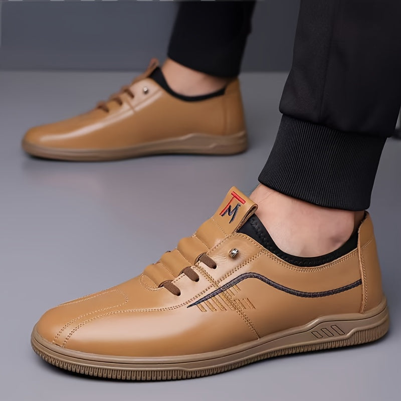 Zapatos casuales para hombre, ligeros y con suela suave, zapatos de conducción, zapatos de moda versátiles con patrón aleatorio, diseño de corte bajo, suela de TPR, forro de tela y parte superior.
