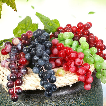Paquete de Uvas Simuladas, 4 Manojos de Adornos Artificiales para Fotografía Frutas Falsas Realistas Adecuados para Hogar y Centro Comercial Multicolor