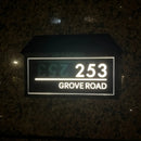 Placa de Dirección Solar para Exteriores - Letrero Personalizado con Encendido/Apagado Automático (Amanecer/Crepúsculo), Cargador Solar y Batería de Respaldo, Diseño Moderno en /Neón Brillante - Placa Numérica para Puertas Residenciales/Comerciales, Visi
