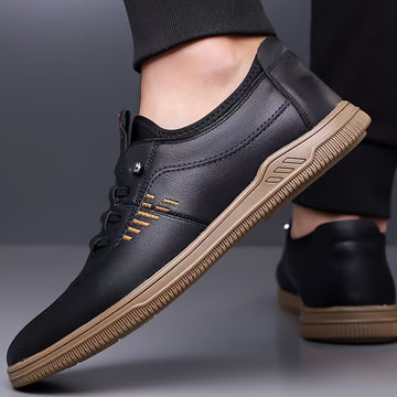 Zapatos casuales para hombre, ligeros y con suela suave, zapatos de conducción, zapatos de moda versátiles con patrón aleatorio, diseño de corte bajo, suela de TPR, forro de tela y parte superior.
