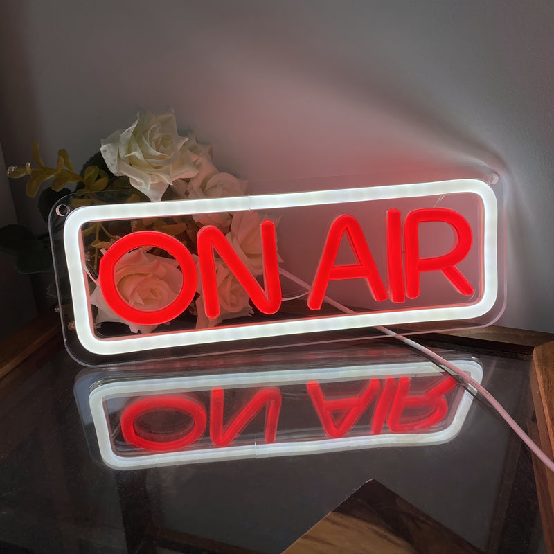 Luz de neón GOZYE On Air - Decoración de pared LED regulable para transmisiones en vivo, podcasts, bares, clubes y estudios - Alimentado por USB, fácil de instalar, marco blanco con resplandor rojo, ideal para discotecas y cuevas de hombres, luces de neó