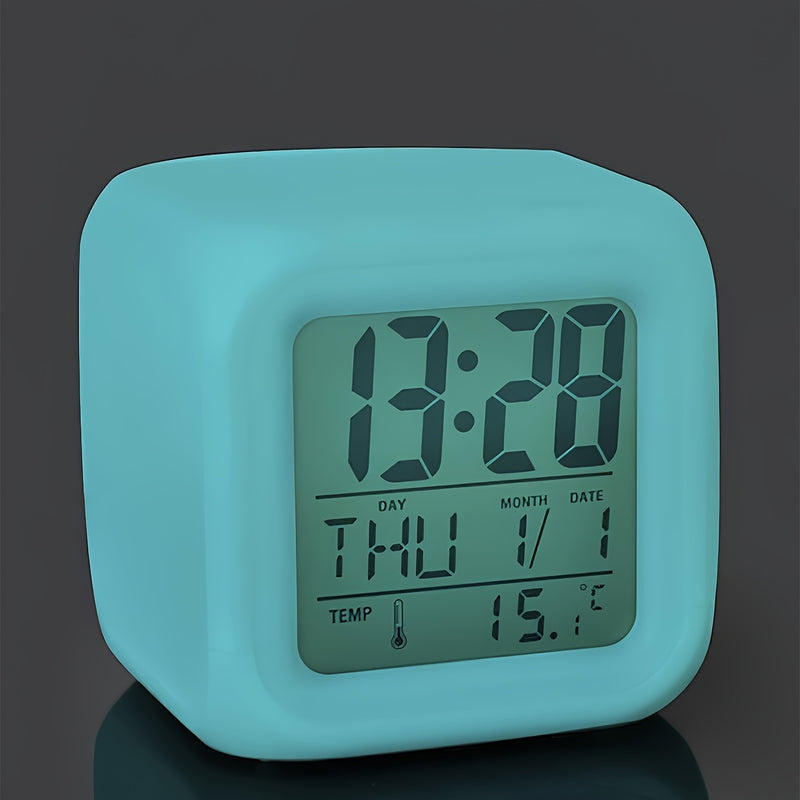 Reloj despertador digital LED de 7 colores YIYONKJ con pantalla de temperatura - Diseño cuadrado silencioso y que brilla en la oscuridad, muestra fecha y hora, alimentado por batería AAA (no incluida), ideal para dormitorio y oficina.