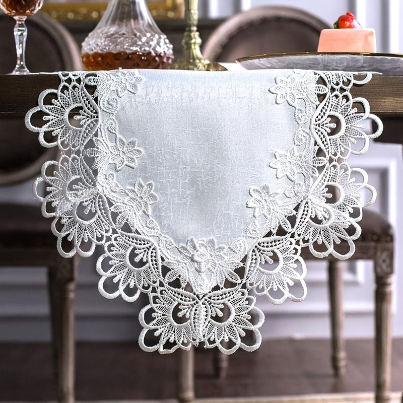 Elegante Camino de Mesa de Encaje Blanco - Perfecto para la Decoración Navideña