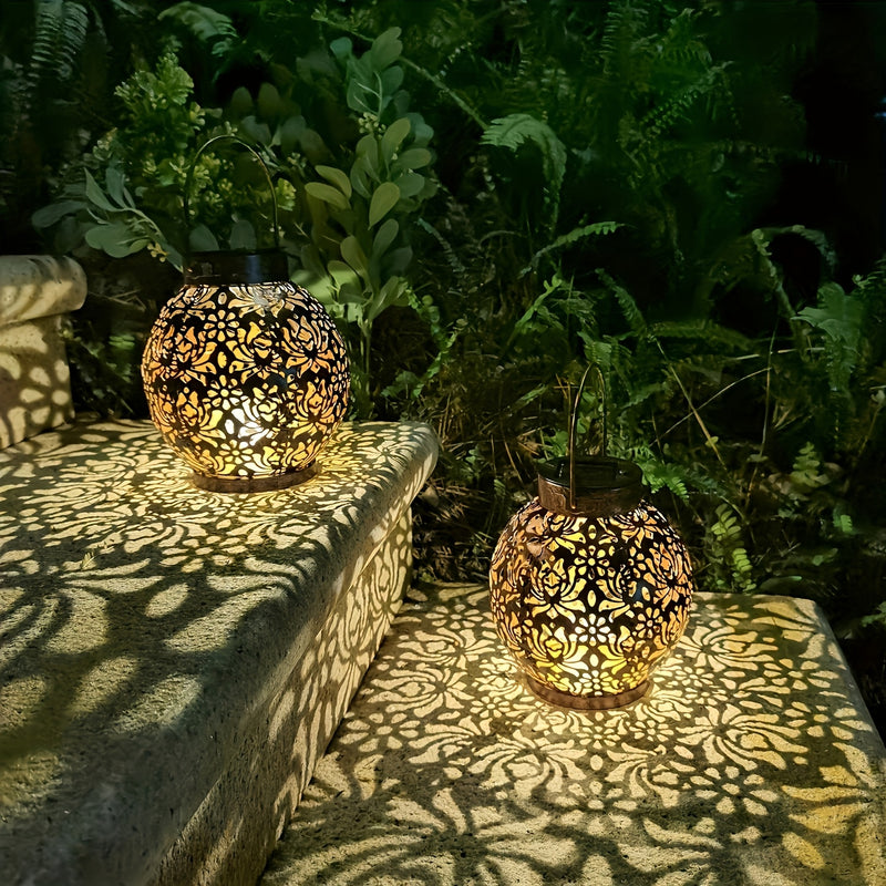 Linternas solares colgantes, luces solares de mesa con asa, faroles marroquíes LED con energía solar, luces decorativas de jardín de metal, luces solares decorativas para exteriores, luces navideñas decorativas para jardín, césped, porche, patio y mesa