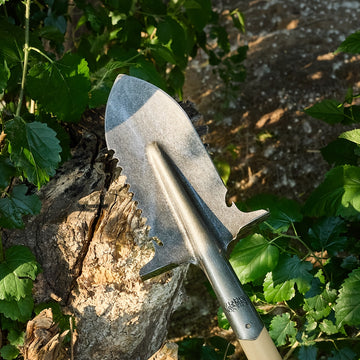 Pala de doble propósito de alta resistencia con hoja de cuchillo integrada - Borde serrado afilado adecuado para tala, perforación profunda, camping, jardinería - Hoja de corte de precisión, ideal para supervivencia al aire libre, leña y paisajismo, dise