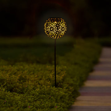 1pc Lámpara de proyección de flores huecas con enchufe de metal solar para suelo, adecuada para jardín, patio, césped, camino, balcón, estanque, decoración navideña, regalos para amigos.
