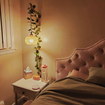 Lámpara de pared de bambú ligero, lámpara de pared rústica de granja, lámpara de pared de mimbre con cordón de enchufe americano, lámpara de rattán tejida a mano, lámpara bohemia para sala de estar dormitorio, base E26 E27 (bombilla no incluida)