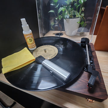 Kit de limpieza de discos de vinilo con cepillo ajustable y retraíble y paño de limpieza, limpiador activo de 60 ml, no deja marcas en los discos.