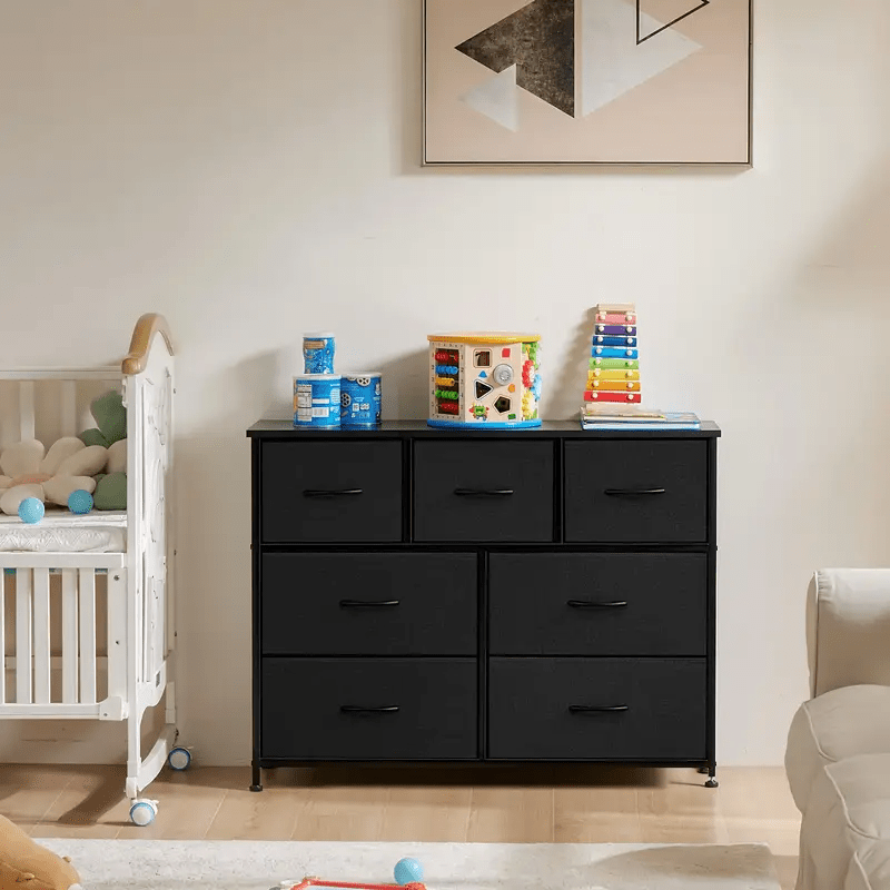 Armario de almacenamiento práctico con cajones y cajas de tela, la superficie superior es flexible