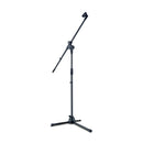 Soporte de Micrófono Trípode Resistente con Brazo Ajustable - Soporte Profesional para Estudio y Directos, Construcción Inclinada en Tubo, Base Horizontal para Suelo - Compatible con Clip de Micrófono para Grabación en Casa, Podcasting, Bodas, Conciertos
