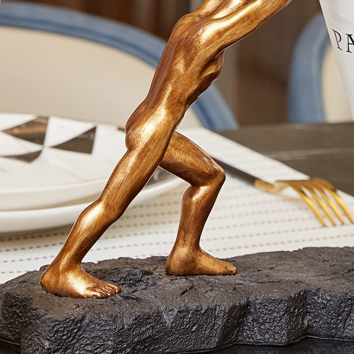 Un Elegante Soporte de Vino de Resina al Estilo Europeo - Un Diseño Luxuoso y Creativo que es Perfecto para la Decoración del Hogar y la Oficina, Haciéndolo un Ideal Exhibidor para Estanterías o Entradas.