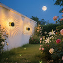 1/2 piezas de luz solar exterior para pared, lámpara LED amarillo cálido, luz de valla de metal con tema solar, adecuada para jardín, patio, balcón, villa, puerta, iluminación de paisaje eficiente en energía