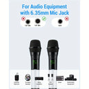 Este micrófono inalámbrico portátil y multifuncional cuenta con un diseño dinámico y viene con tres baterías recargables, lo que lo hace ideal para cantar al aire libre y hacer karaoke.