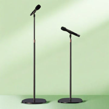 Soporte de micrófono ajustable para voces, discursos y presentaciones, con modificaciones de altura y ángulo.