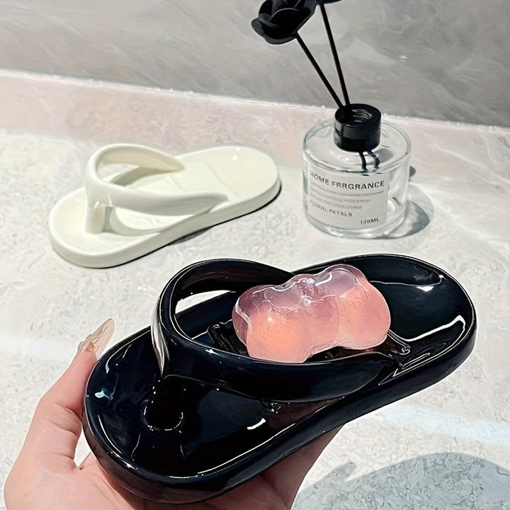 Plato de Jabón Cerámico con Diseño Original en Forma de Chancla - Interior y Exterior Blanco, Alberga Múltiples Barras, Decorativo y Práctico para el Baño, Regalo Perfecto para las Fiestas