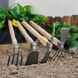 Hacha de doble cara de gran resistencia con mango de madera - Ideal para plantar flores y verduras, jardinería en casa y proyectos de arte | Cabeza de metal robusta, dientes afilados, herramienta de jardinería